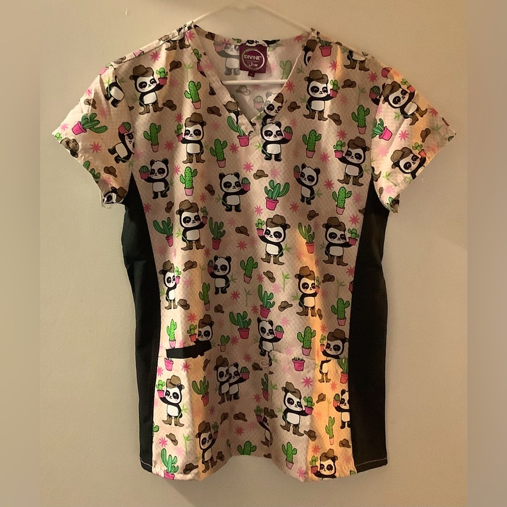 DIVINE SCRUBS BY JDM UNIFORMS SCRUB TOP SIZE S